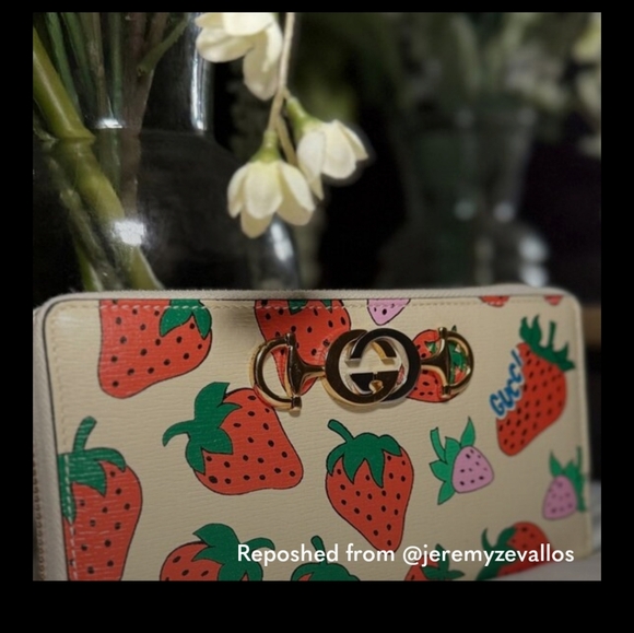 Gucci Cream and Red Strawberry Wallet - Picture 1 of 10